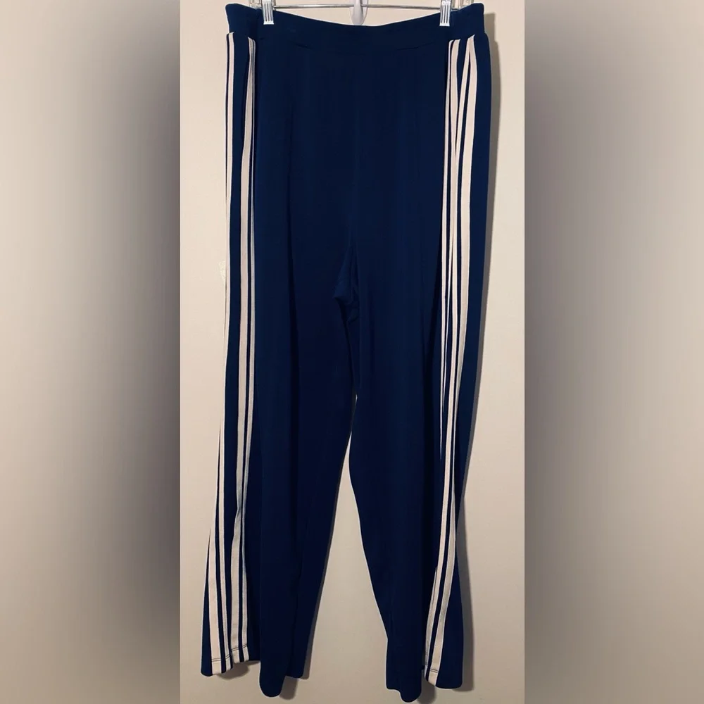 Pre-Loved Torrid Navy Track Pants Size: 2x Regular Length - Picture 10 of 10